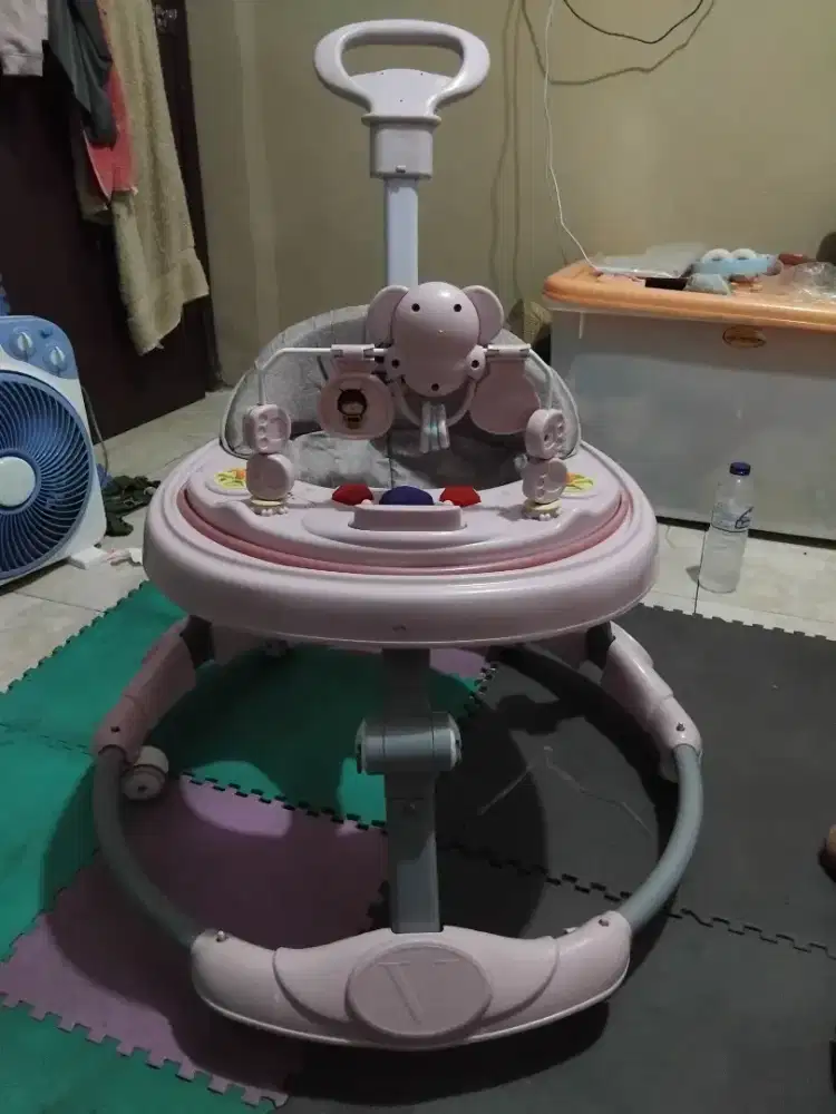 Baby walker spacebaby