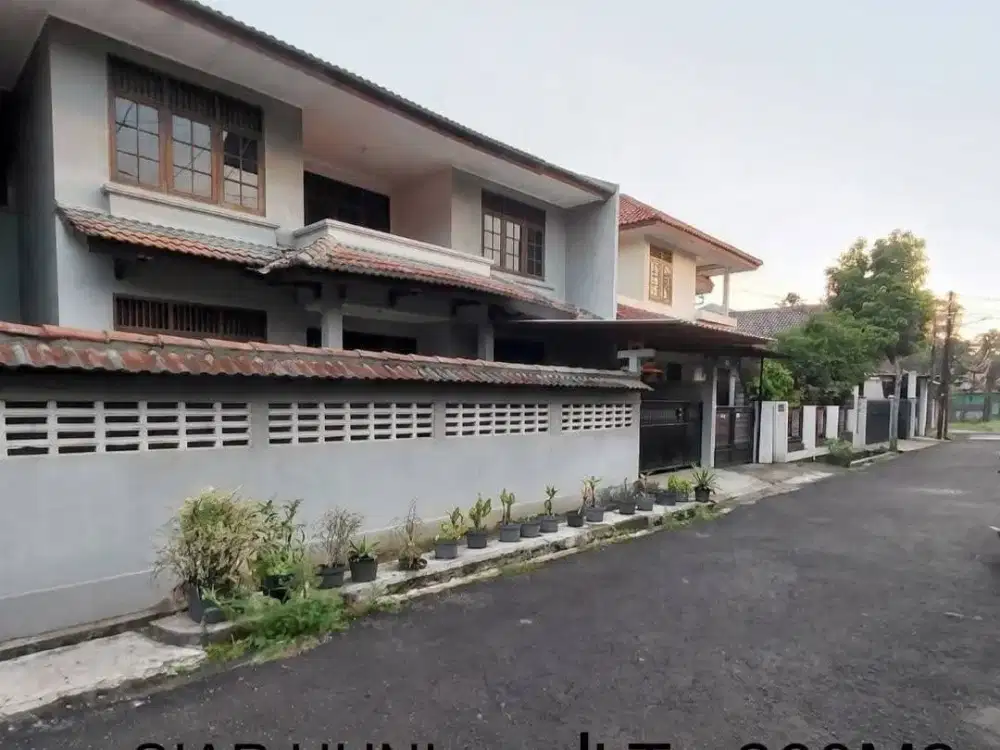Rumah Besar di Pejaten Barat