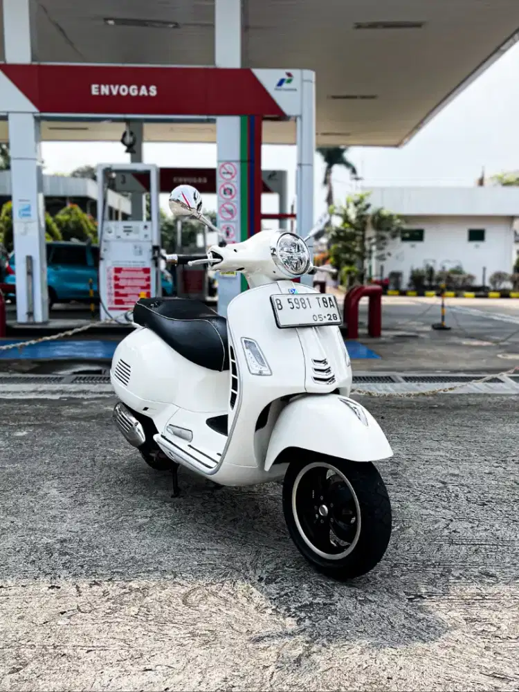 VESPA GTS 150 ABS 2023 PUTIH - TERMURAH INDONESIA