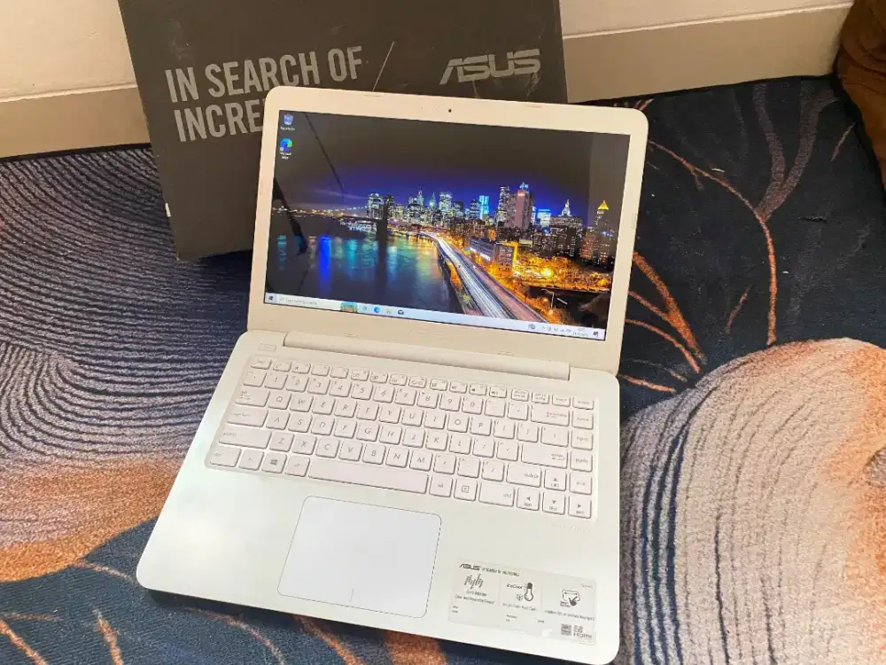 Laptop Asus E402Y AMD E2-7015 4/128 RAM 4GB SSD 128GB batre awet