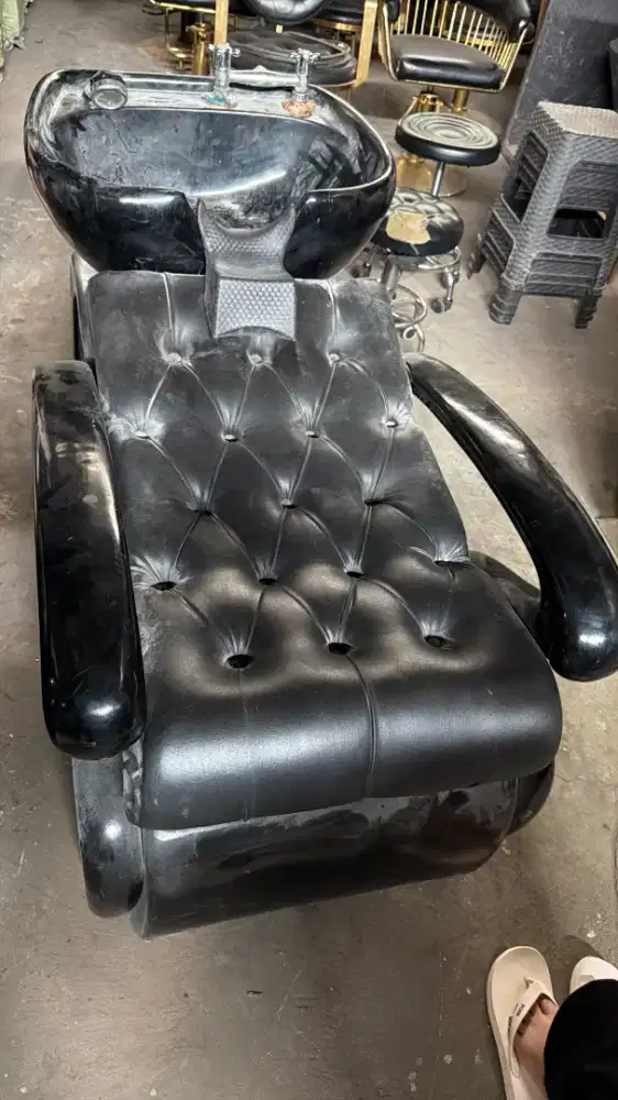 Kursi Keramas Salon