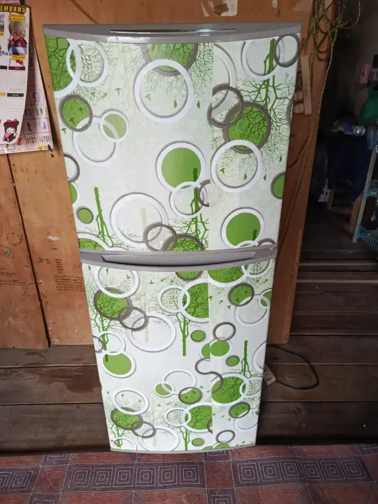 Kulkas 2 Pintu Merk AQUA