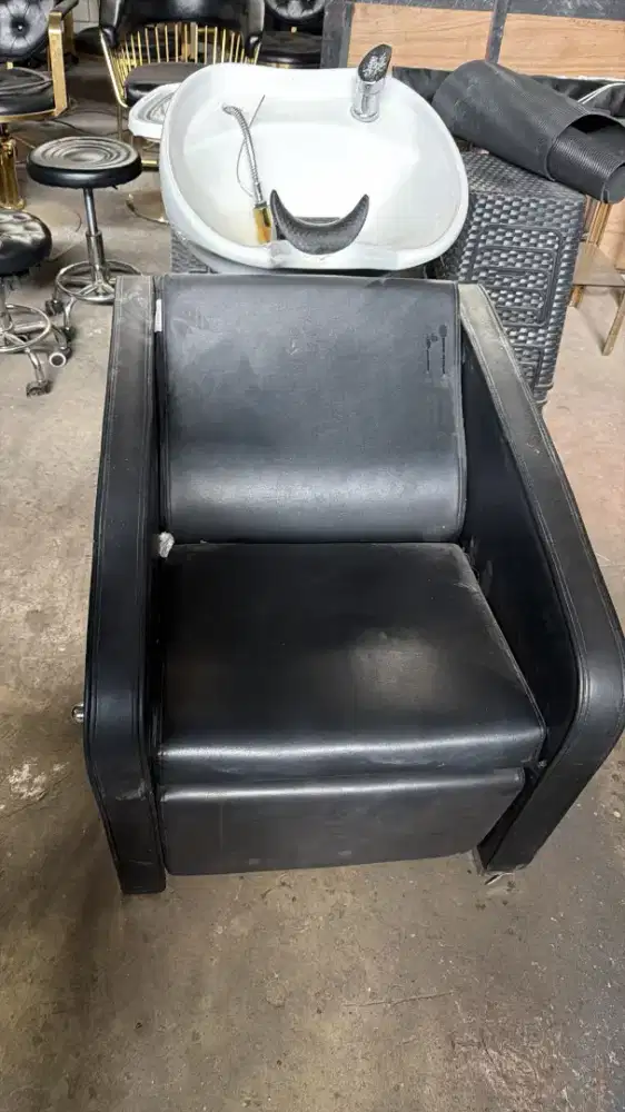 Kursi Keramas Salon