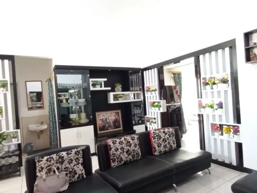 Jual Mantap Rumah Terawat Berlokasi Di Kawasan Tenang Kota Baru Parahyangan, Bandung