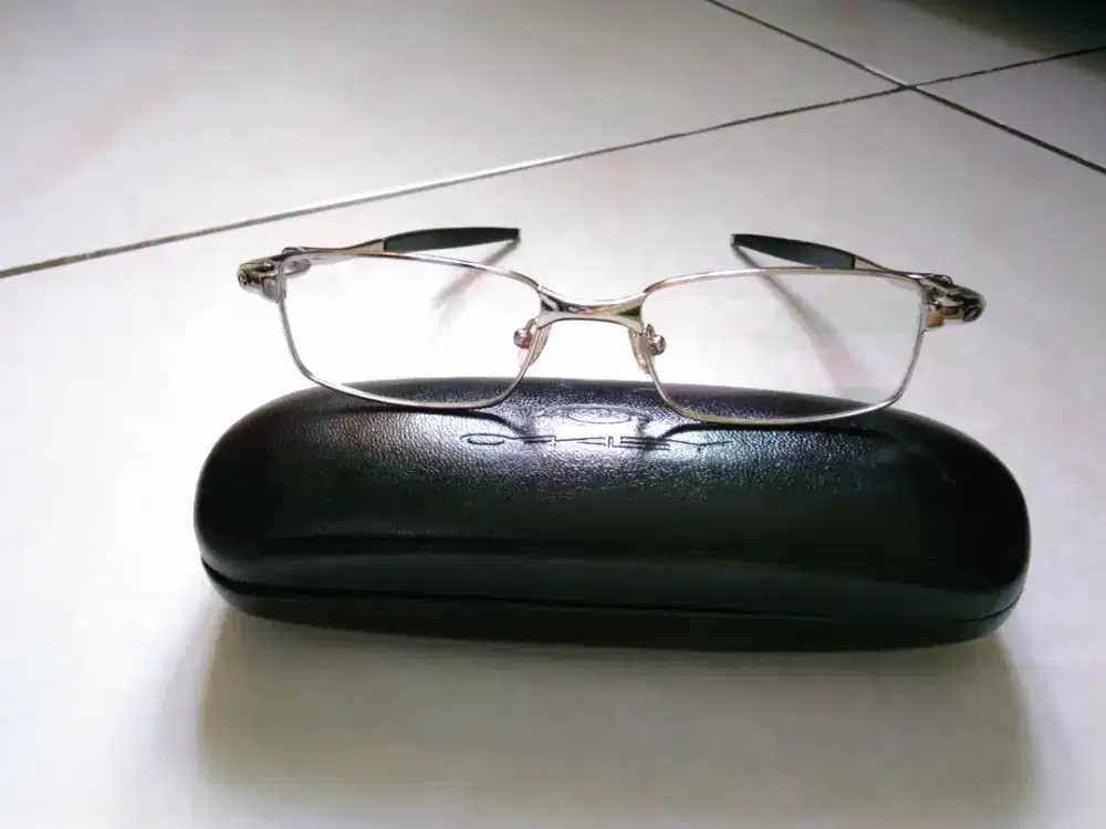 Framr kacamata oakleÿy