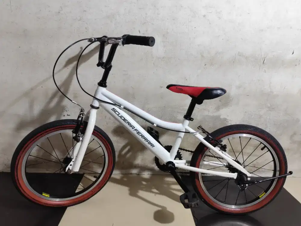 Sepeda bmx FERRARI ukuran 18 siap pakai