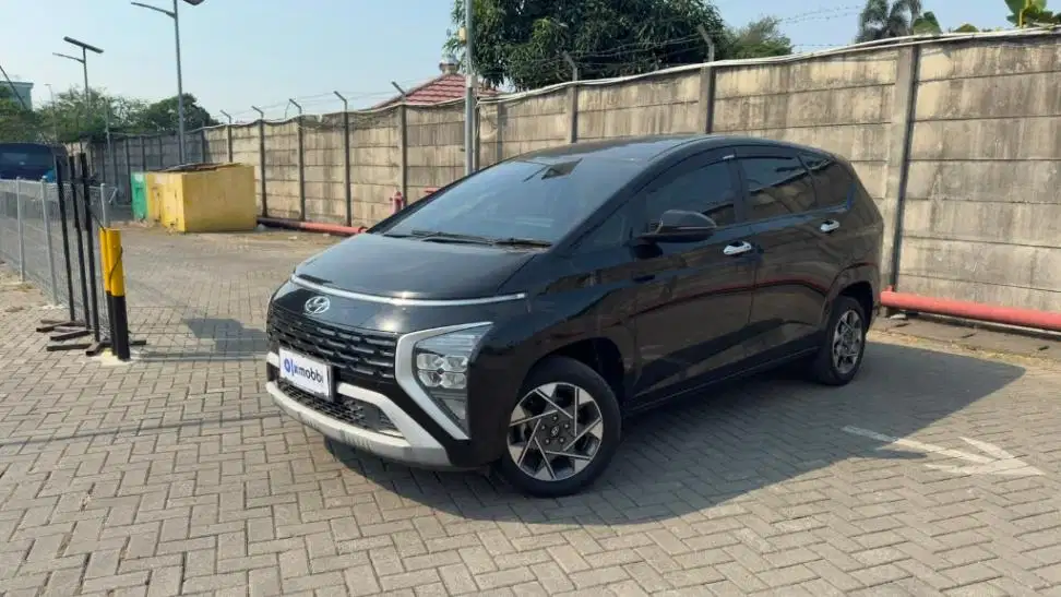 DP MURAH Hyundai Stargazer 1.5 Prime Bensin-AT 2023 Hitam CROOB