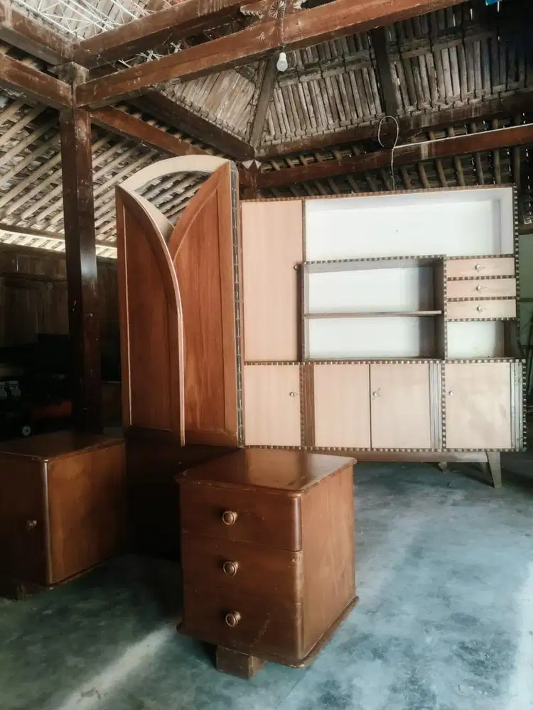 Buffet jadul dan meja rias