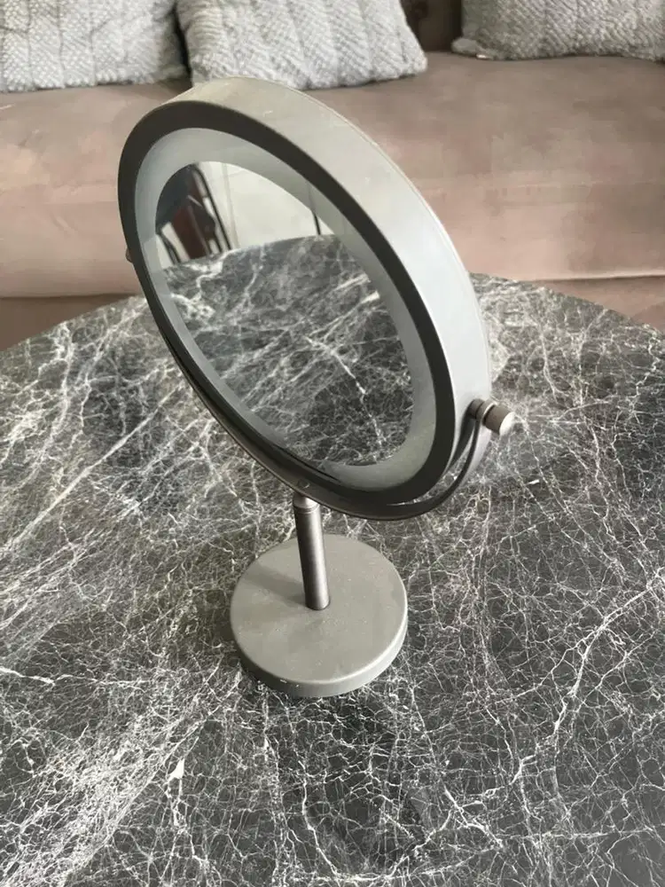 CERMIN LED BULAK BALIK