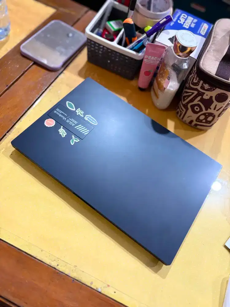 Asus vivobook Go E1404FA_E1404FA AMD Ryzen 3 7320U RAM 8 GB 266 GB