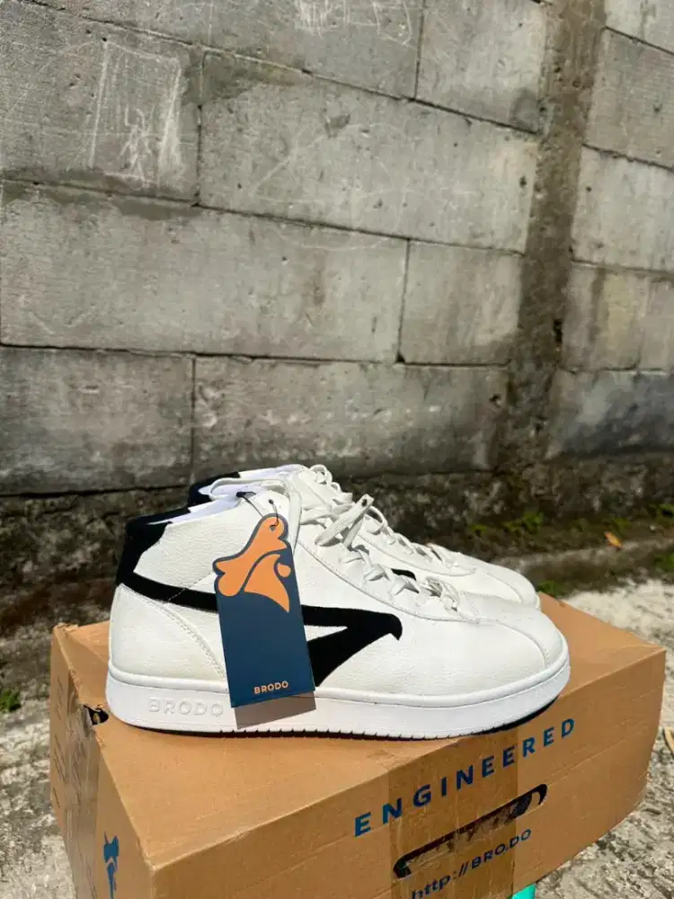 Sepatu Brodo high cut