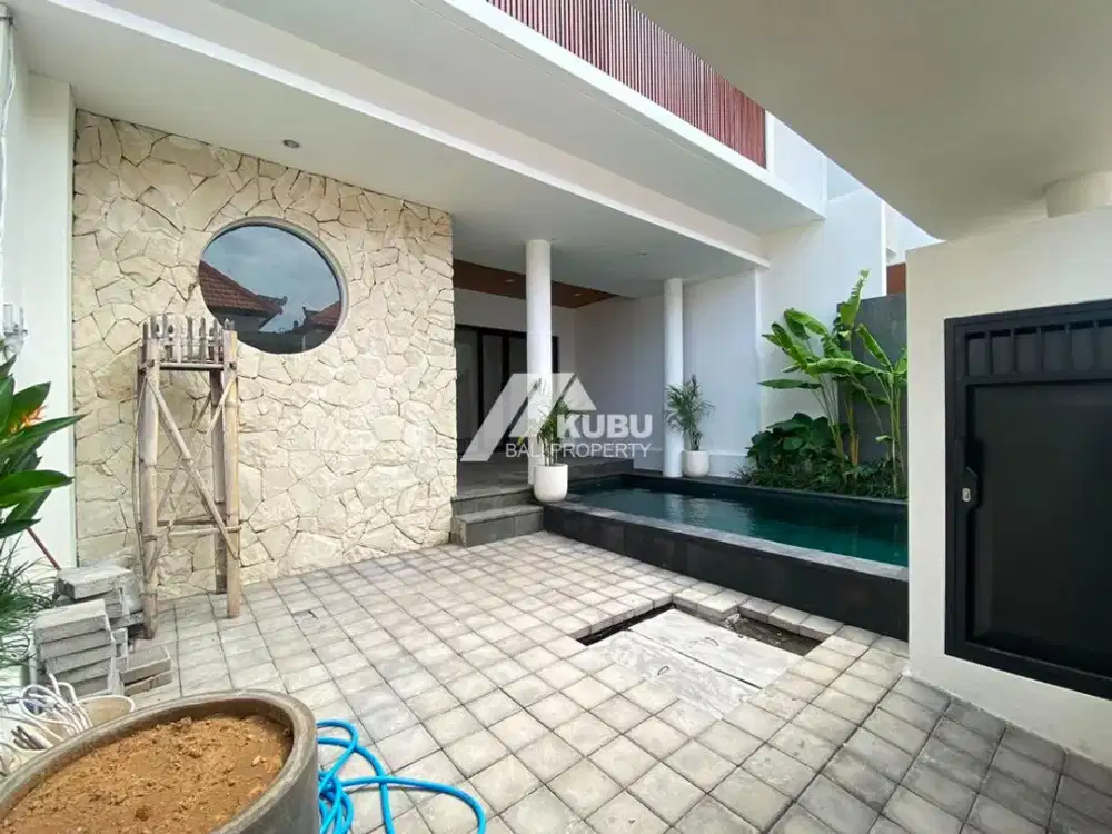 KBP1660 Brand-new two-storey villa featuring 3 bedrooms, with one bedroom conveniently located on the ground floor and two bedrooms upstairs.