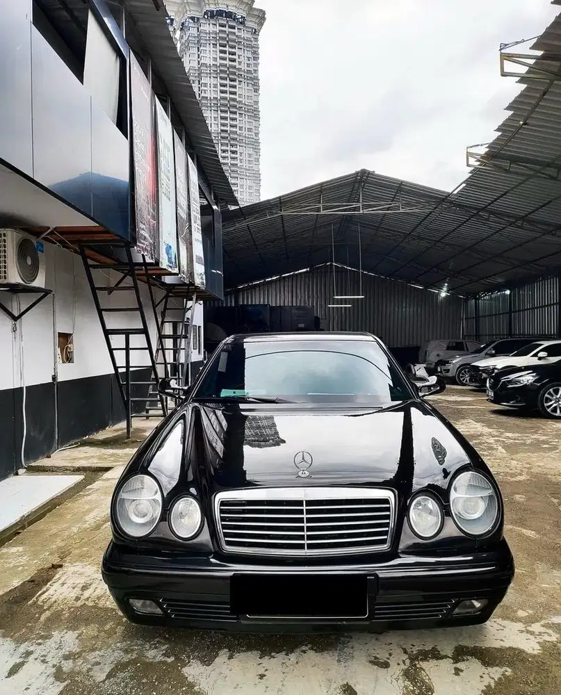 Mercedes E230 MT tahun 1999