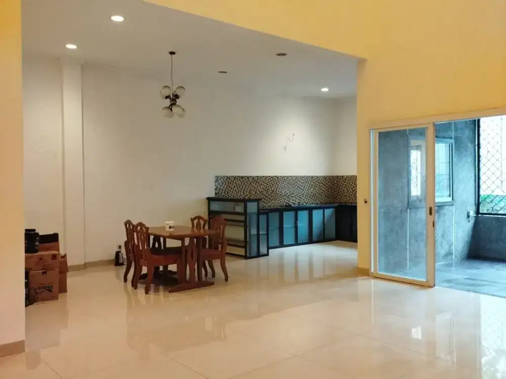 Disewakan Rumah 2 Lantai di Cempaka Putih Jakarta Pusat