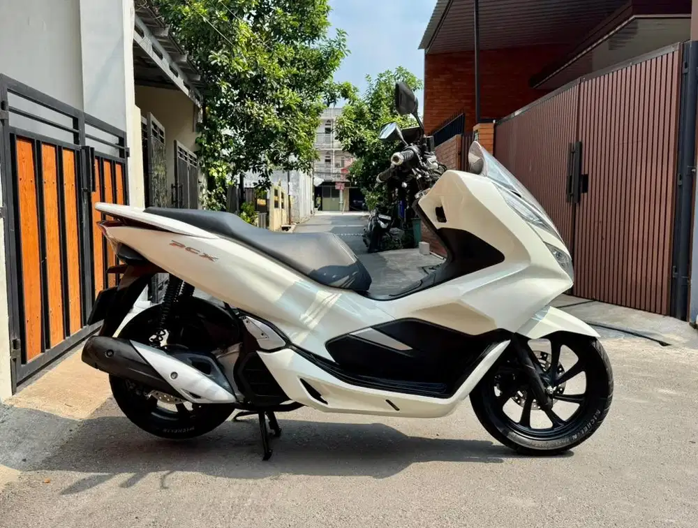 Honda PCX 150 CBS ISS Keyless MULUSSS Pajak Hidup Panjang