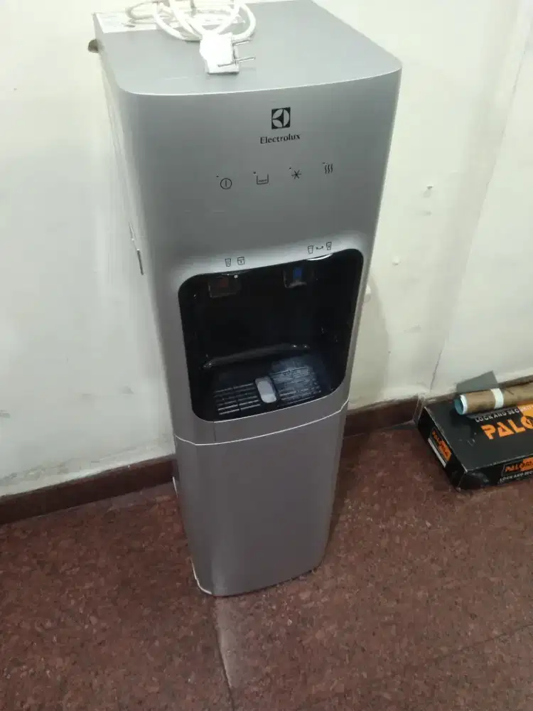 Dispenser Electrolux Berkas.