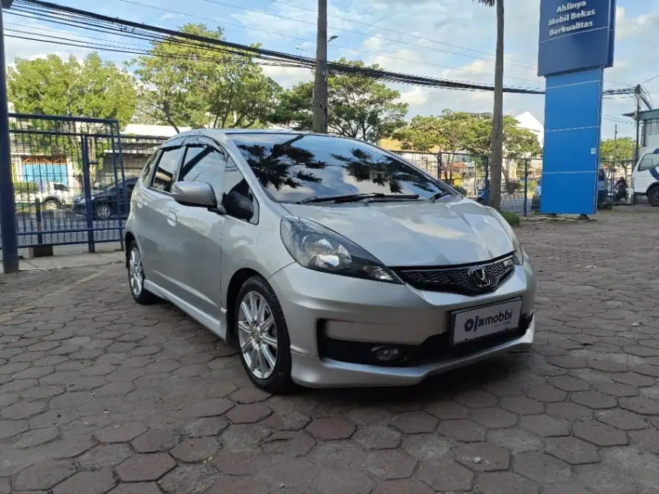 DP MURAH Honda Jazz 1.5 RS Bensin-AT 2014 Abu CSXTB