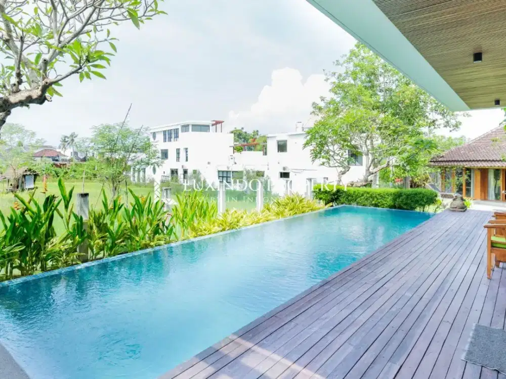 DIJUAL VILLA DENGAN 6 KAMAR TIDUR DI UMALAS