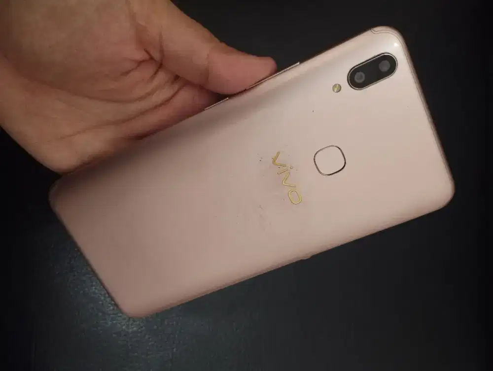 Vivo V9-Gold.4G.Finger.ram 4/64GB.Ori.GOLDEN PONSEL