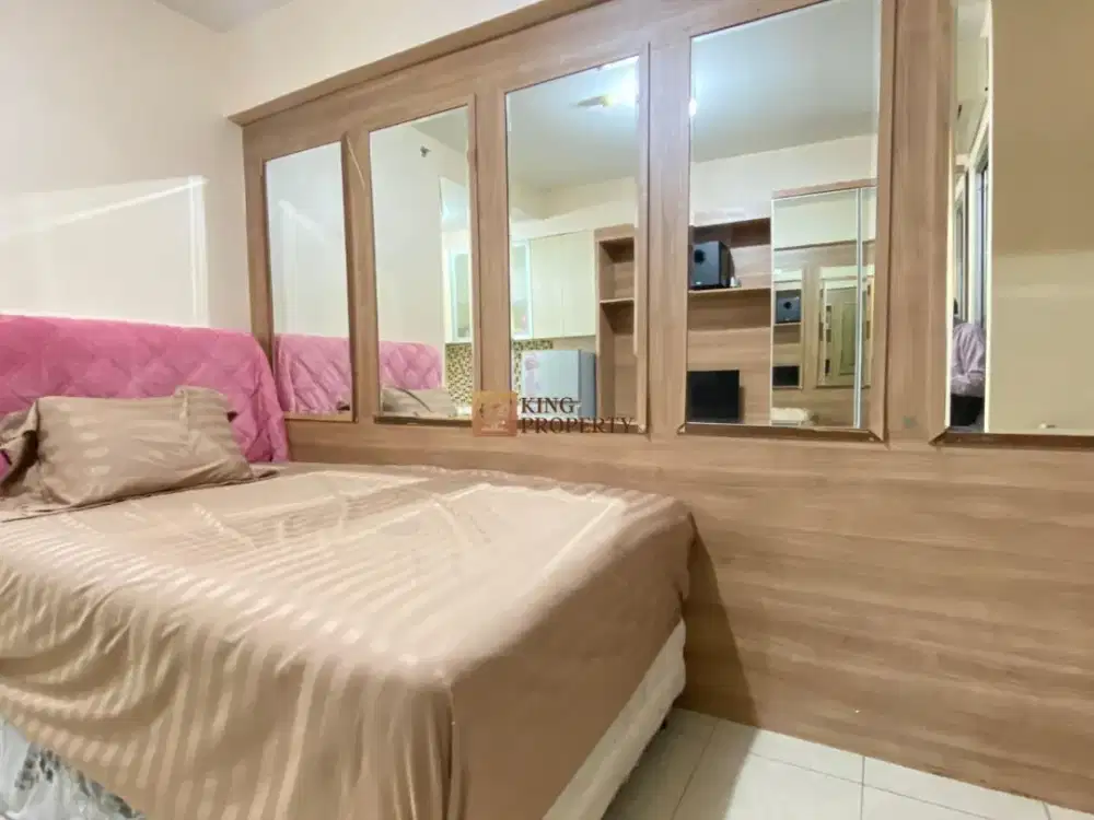 Disewakan Studio Green Bay Pluit Bayview Modern Minimalist with Warm Wood Interior Pool View Walk to Baywalk Mall