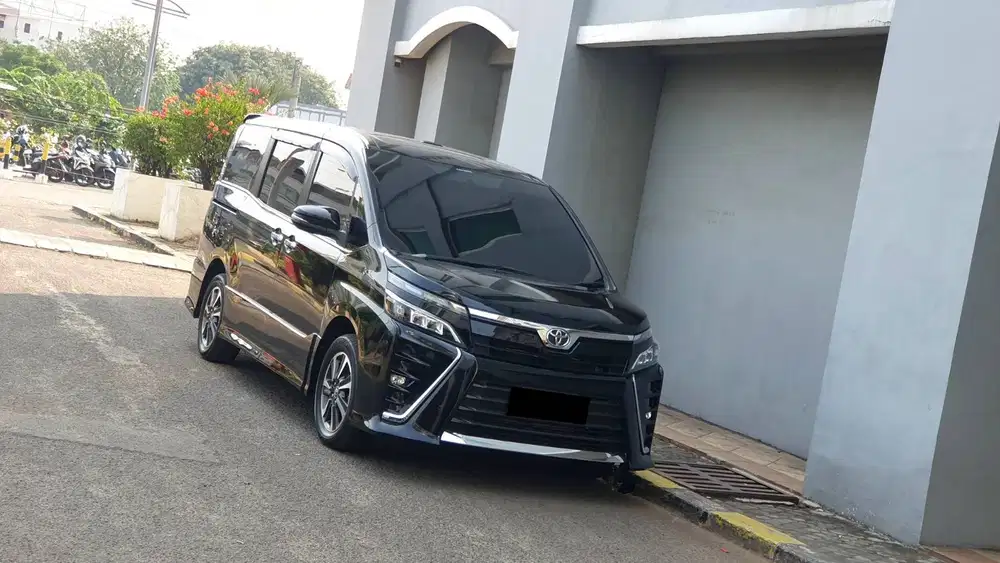 [ GARANSI 5TH ] Toyota Voxy 2.0 Sunroof AT 2020/2021