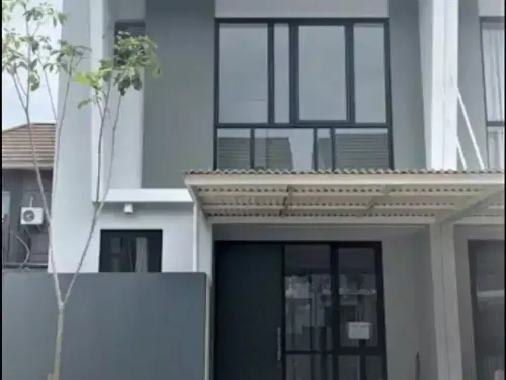 Disewakan rumah kondisi baru, lokasi strategis di cluster Serenade Royal Residence.
