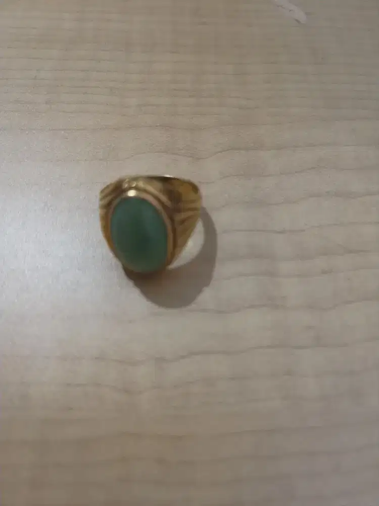 Cincin emas dengan giok birma grade A