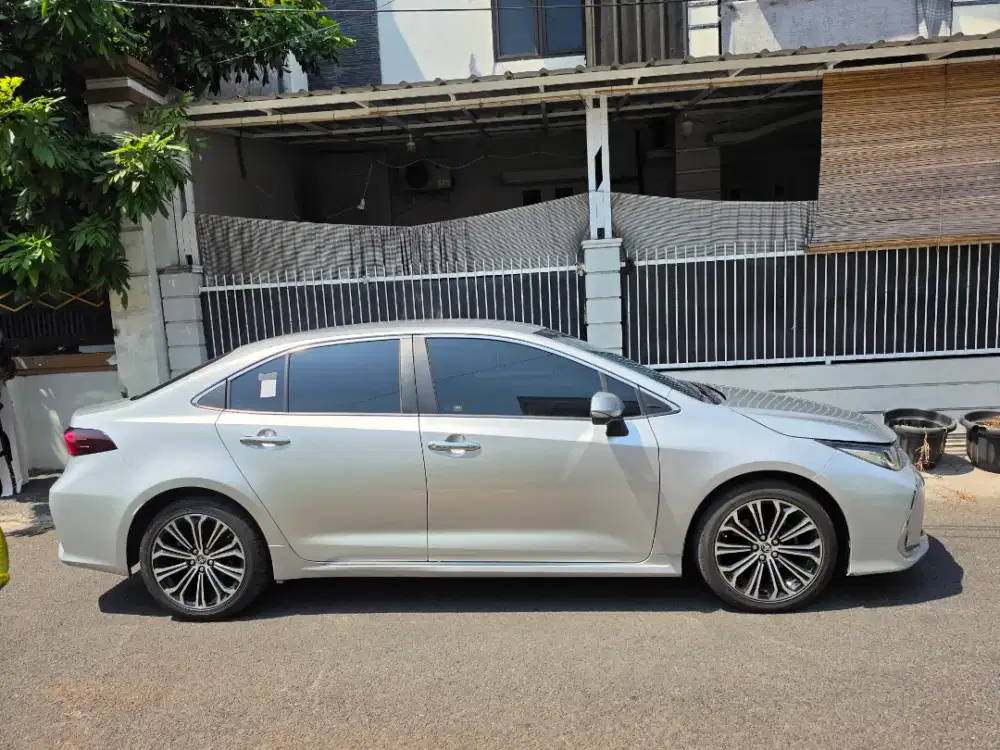 Toyota corolla altis 1.8 V AT 2020 km 49rb servis rutin.Pemakaian 2021
