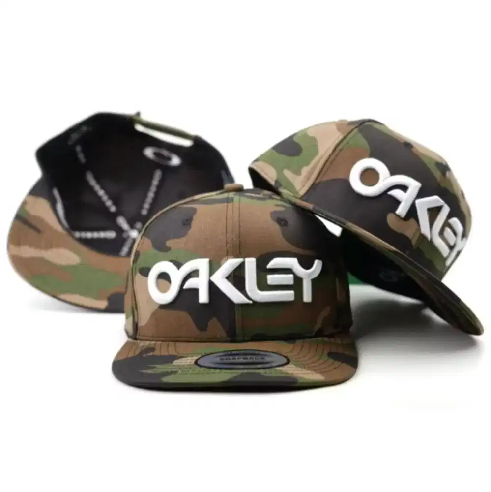 Topi Snapback Oakley camo