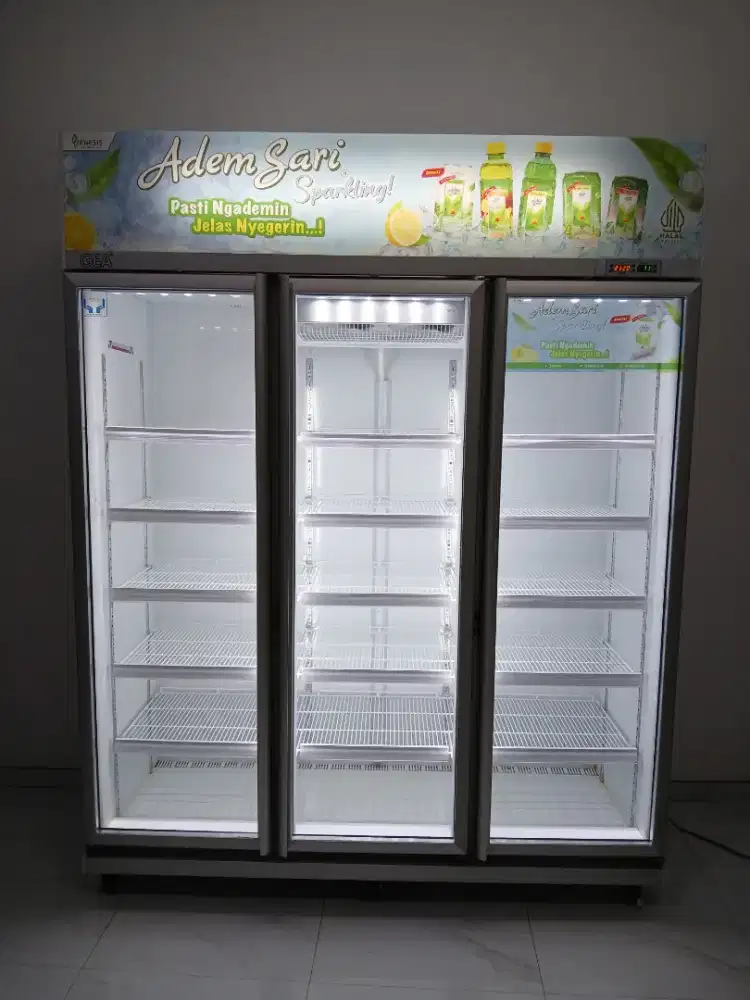 Showcase Merk GEA 3 Pintu 1500 Liter murah bandung