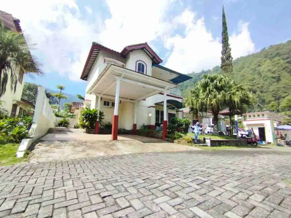 Vila di Tawangmangu 2 Lantai Luas Siap Huni View Indah
