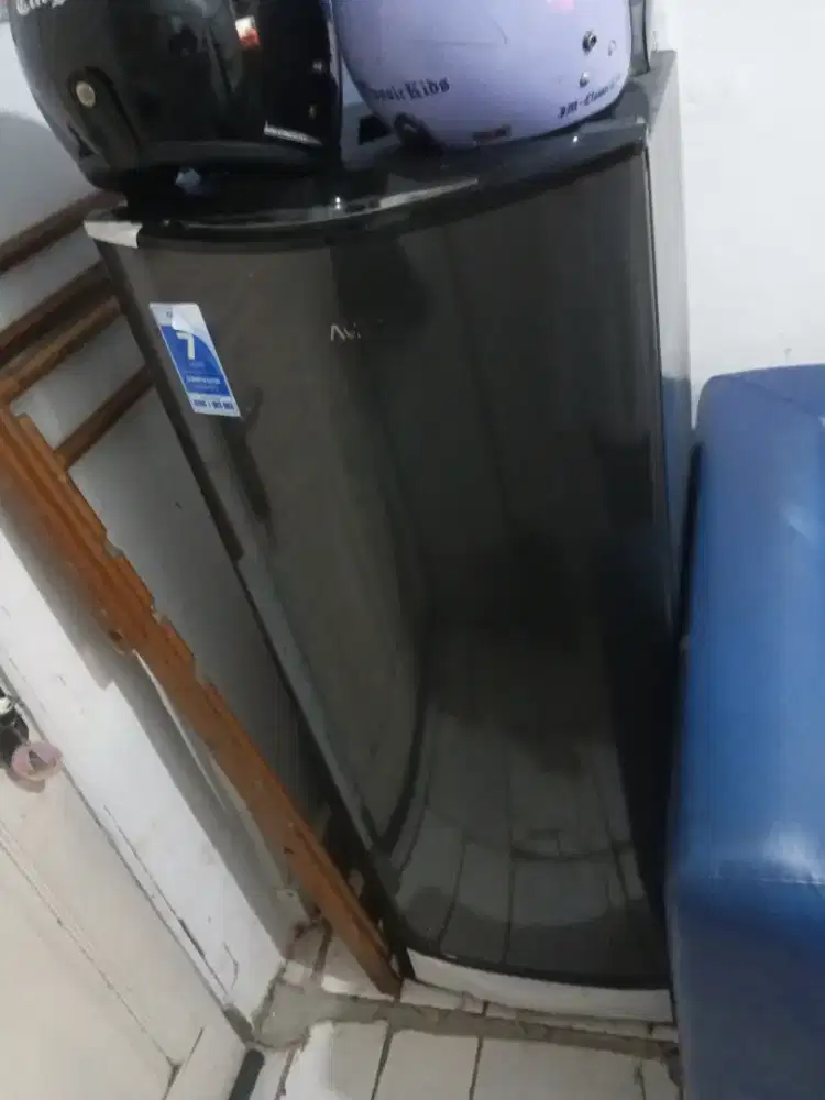 Dijual kulkas rusak merk aqua