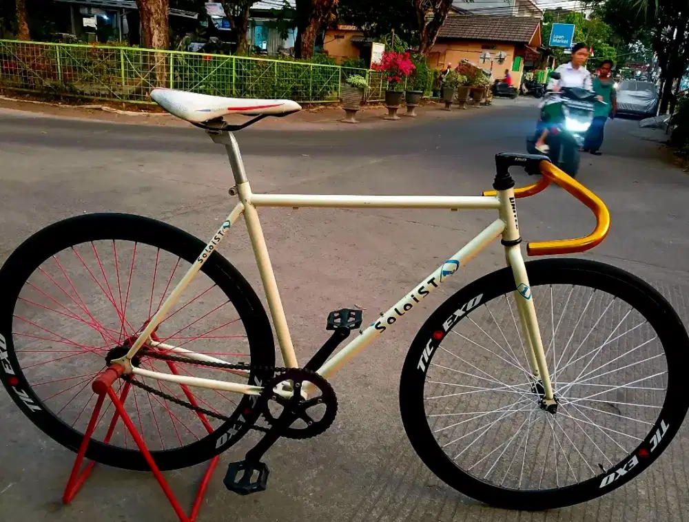 Sepeda fixie united soloist 01