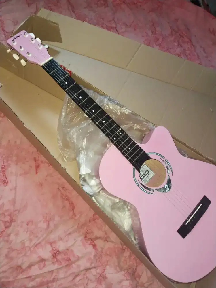Gitar akustik pemula (ARTISAN)