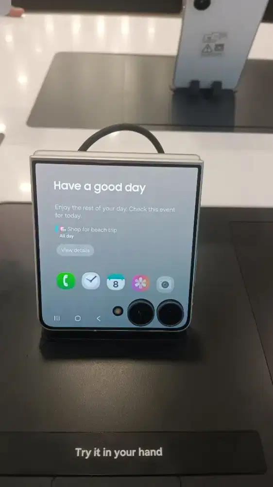 GALAXY Z FLIP 8