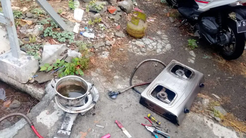 Kompor gas oven water heater melayani panggilan