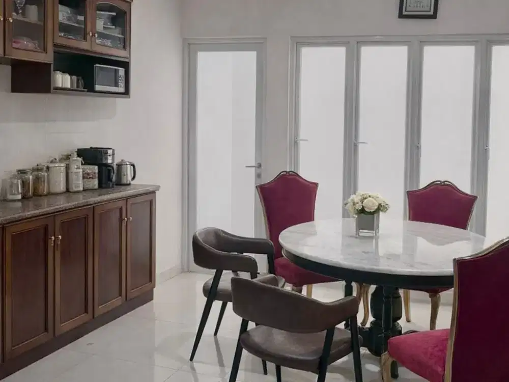 Best Deal! Rumah 2 Lantai Full Furnished di Taman Modern – Harga Rp2,85 M Nego