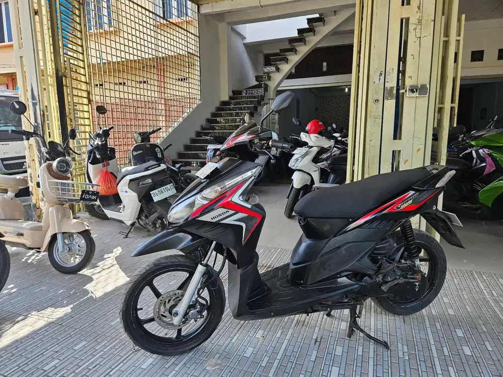 Di jual honda vario techno tahun 2011
