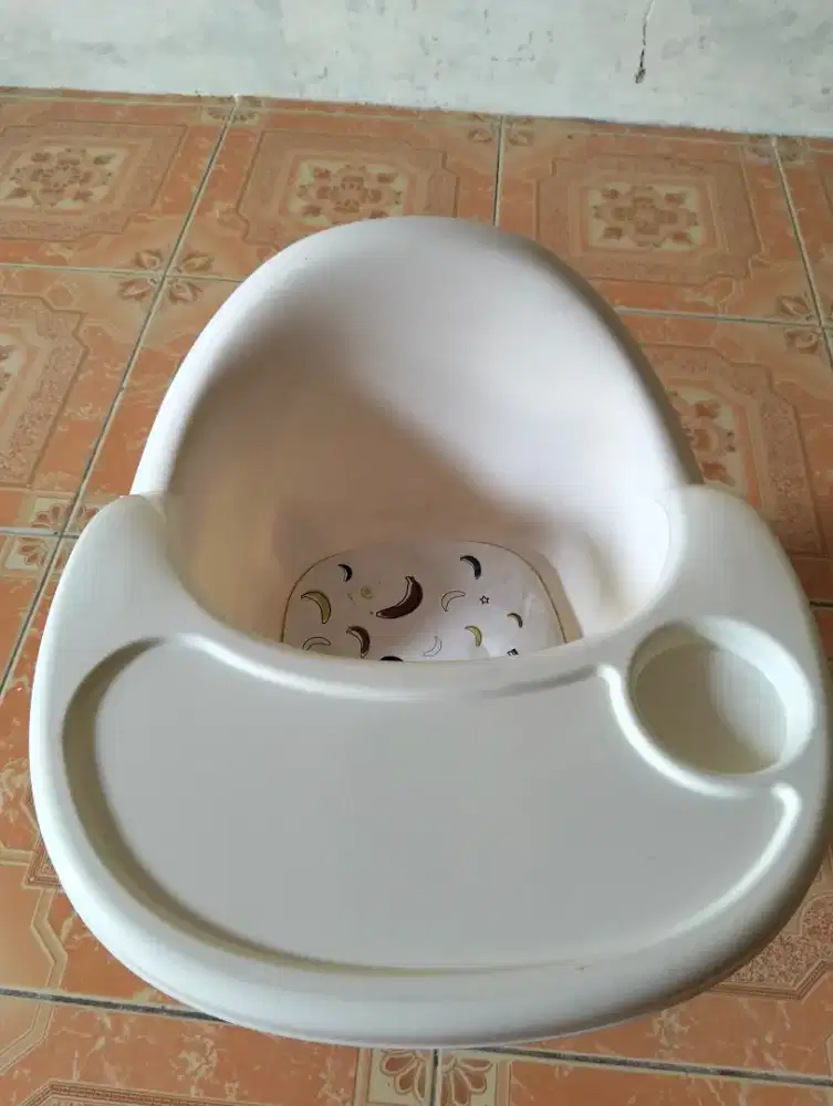 Kursi makan anak