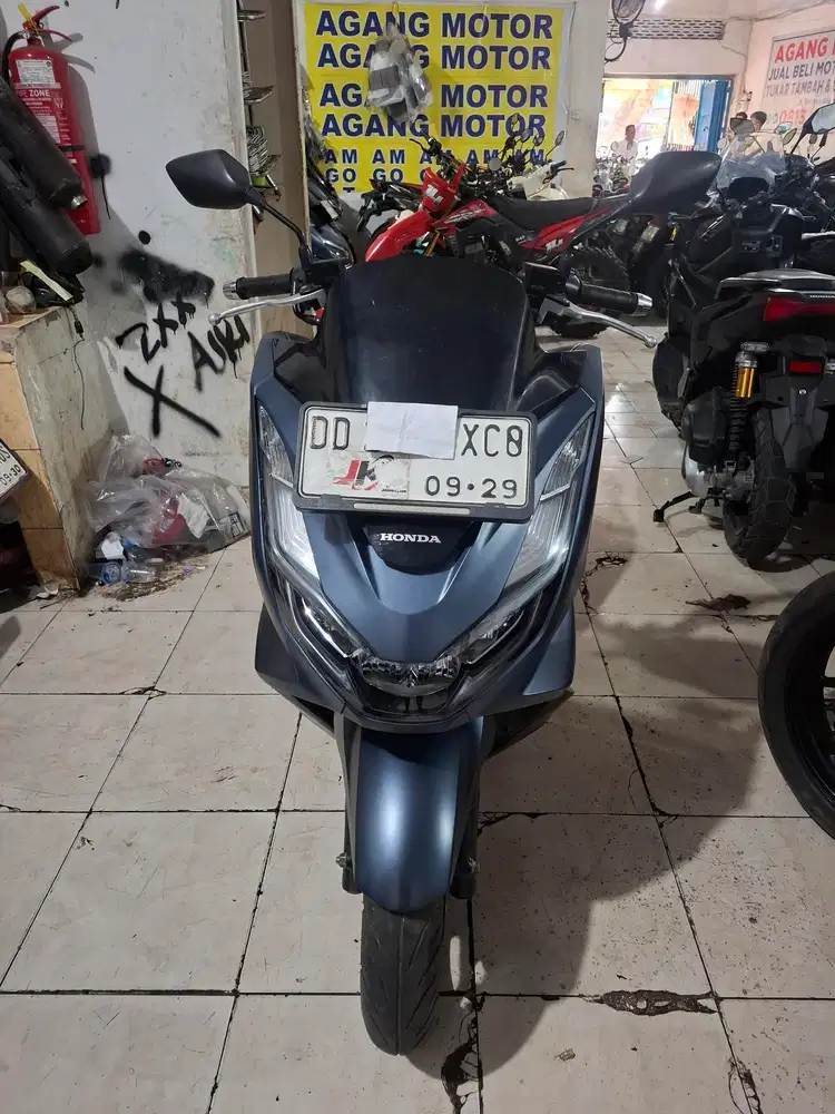 Honda Pcx 160 2024 biru keyless