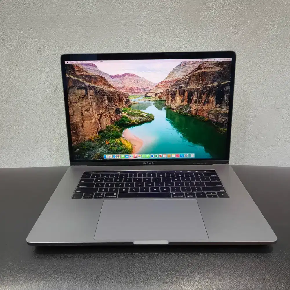 Macbook Pro Touchbar 15 inch 2018 Core i7 - 2,2GHz RAM 16GB SSD 256GB