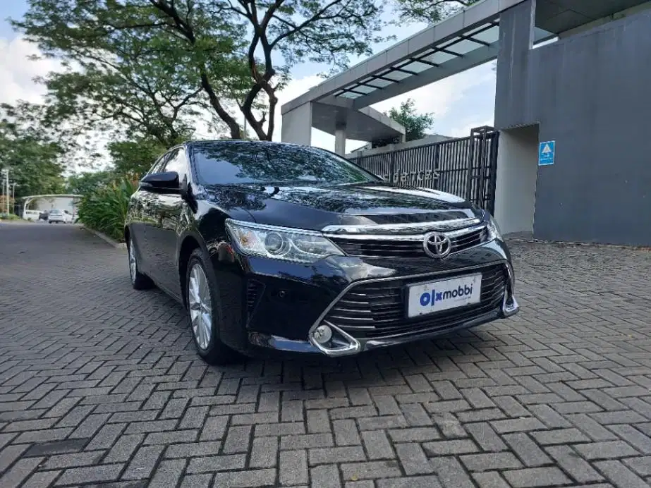 DP MURAH Toyota Camry 2.5 V Bensin-AT 2017 Hitam C9MKB