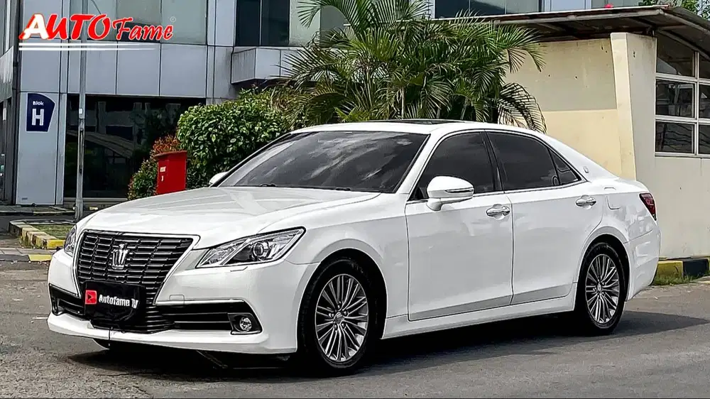 Toyota All New Crown 2.5L Royal Saloon Facelift White On Beige 2013