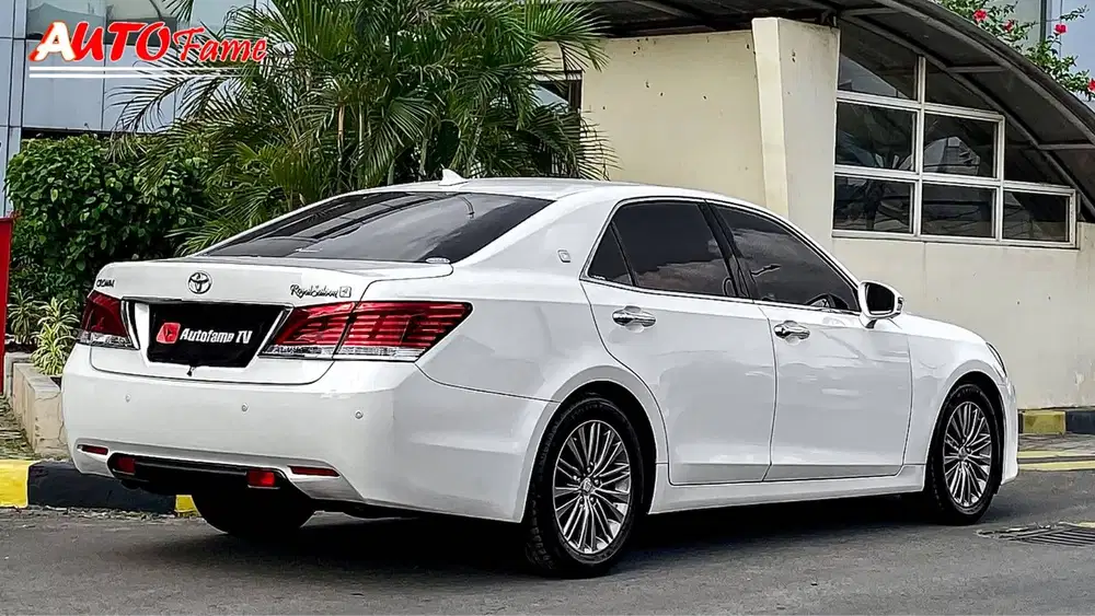 Toyota All New Crown 2.5L Royal Saloon Facelift White On Beige 2013