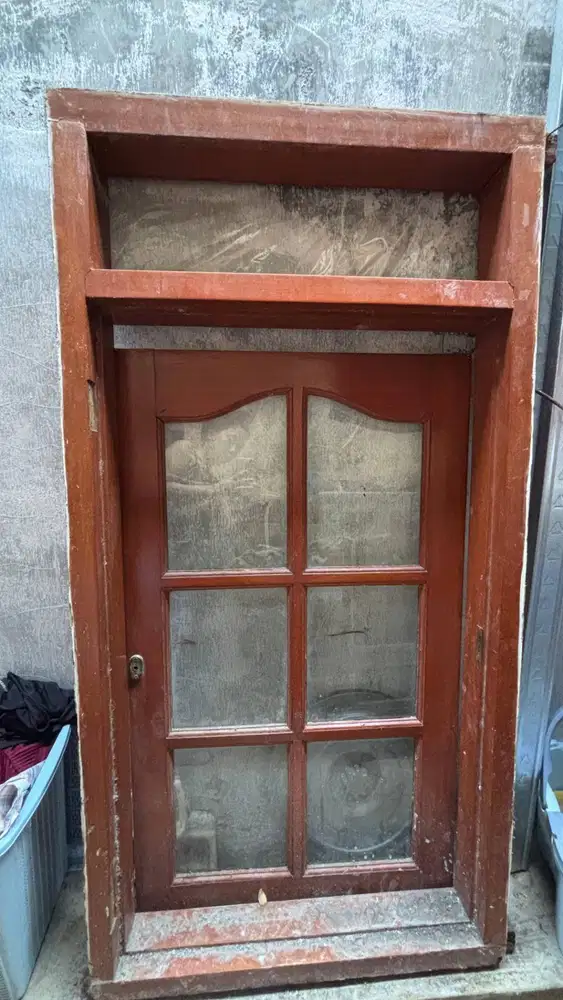 Jendela kayu lengkap