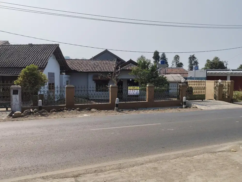 Disewakan Rumah Pinggir Jalan, Depan Polsek Dukupuntang Cirebon