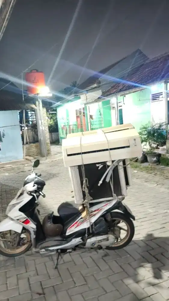 Menerima AC bekas dan rusak , siap jemput kelokasi