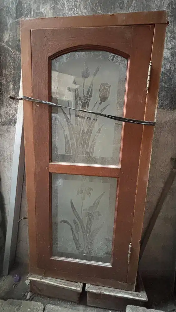 Jendela kayu lengkap panjang