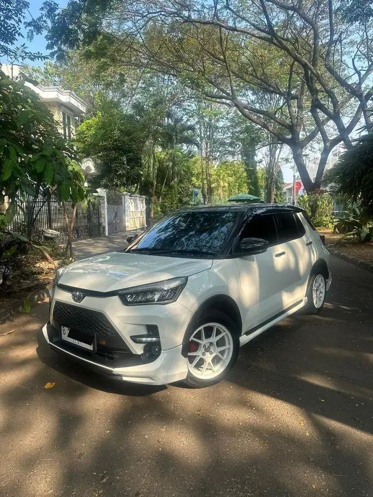 TOYOTA RAIZE GR SPORT TSS PUTIH TWO TONE LIKE NEW TERAWAT