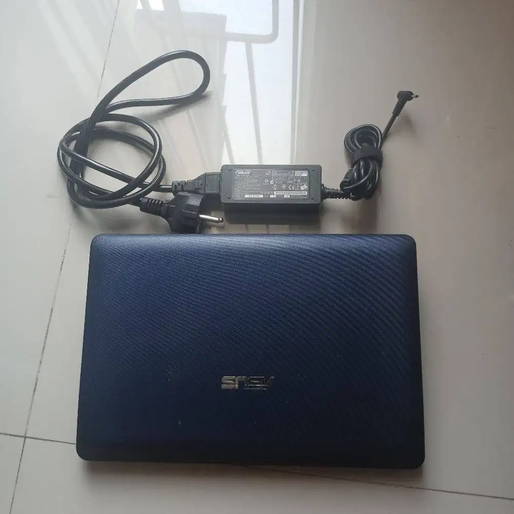 [baca deskripsi] Asus eeepc 1015P Laptop & Adaptor Preloved Bahan Kani